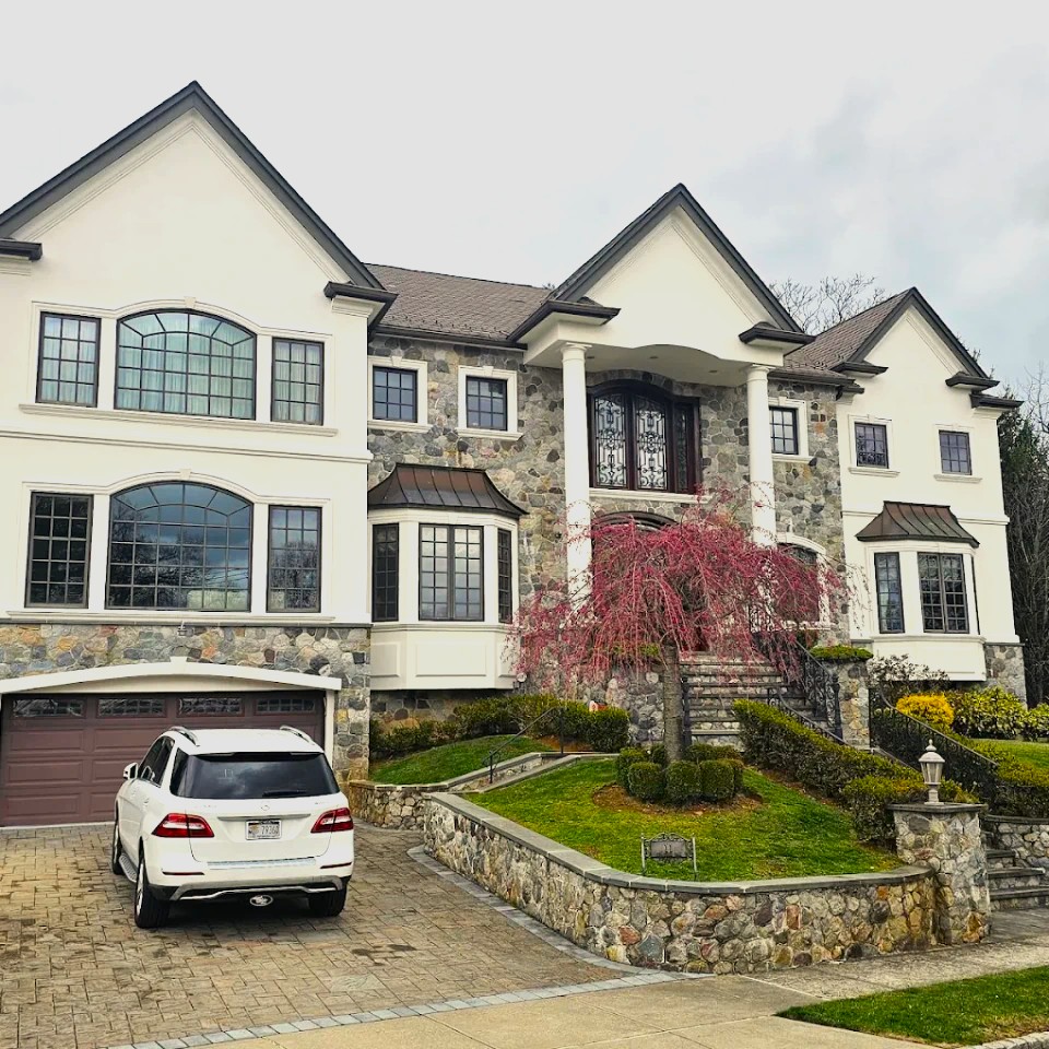 White elegant mansion in Pompton Lakes, NJ